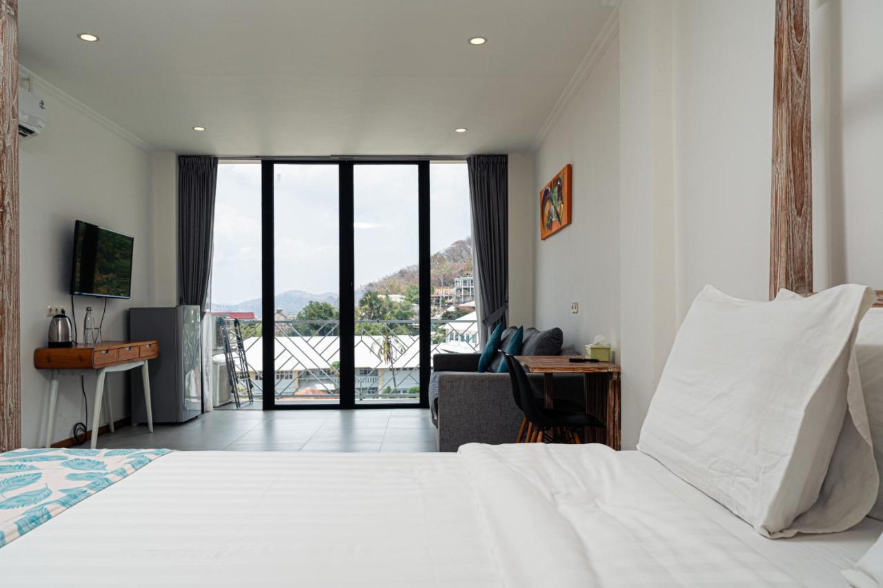 Komodo Suites Downtown Managed By Cpm Bali Labuan Bajo Buitenkant foto